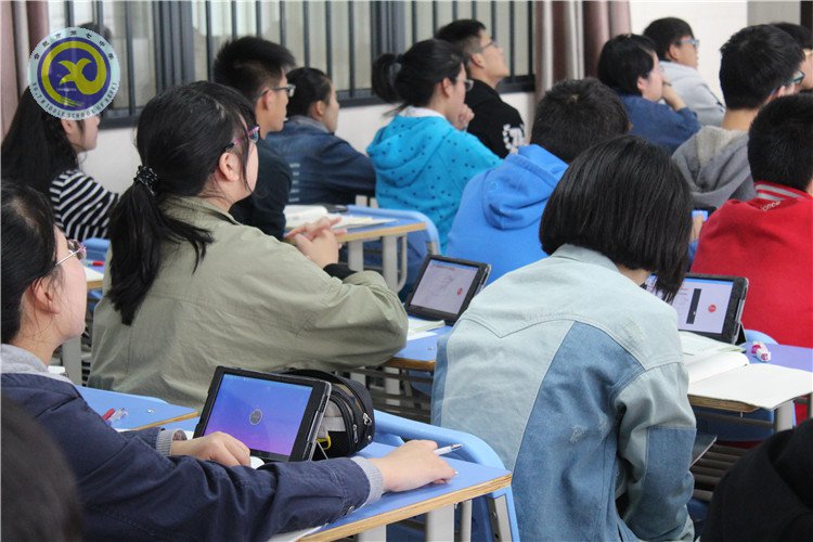 魁崛七中并举科教德研  智慧七中力塑未来人才(图6) 智慧作业.jpg