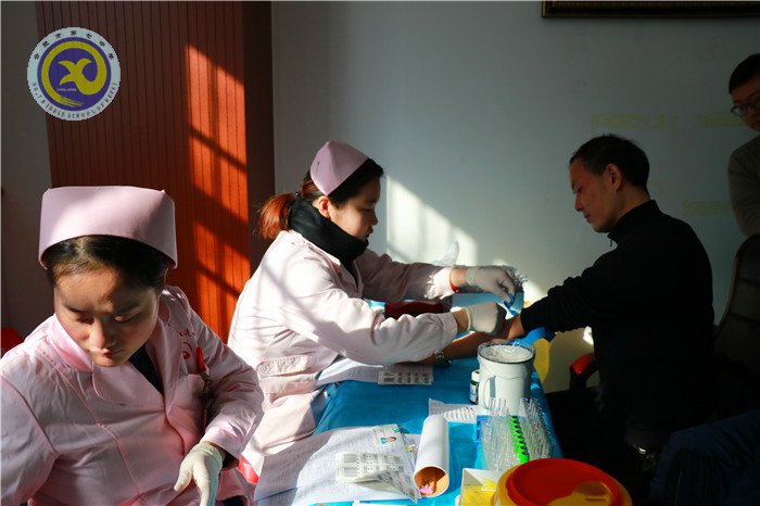 献血车开进校园,爱心溢满人间(图6)