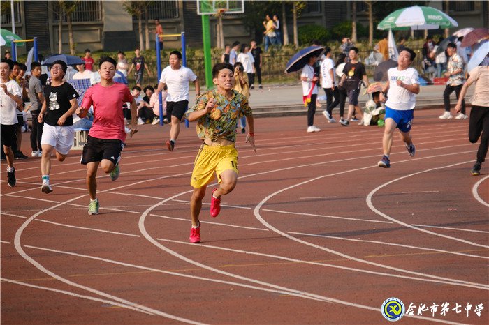 韧性坚持5000米赛场 呵护凝聚班集体精神(图6)