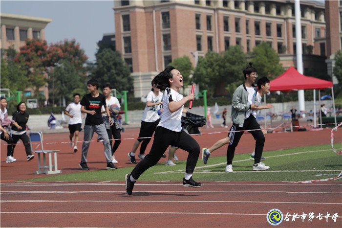 韧性坚持5000米赛场 呵护凝聚班集体精神(图7)