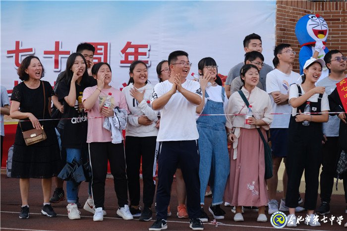 韧性坚持5000米赛场 呵护凝聚班集体精神(图5)