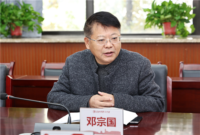 国家“双一流”建设高校安徽大学向合肥七中授牌“优质生源基地”!(图3) 国家“双一流”建设高校安徽大学向合肥七中授牌“优质生源基地”!(图3)