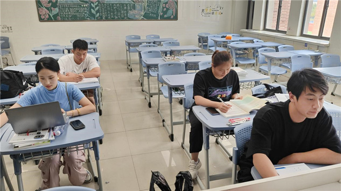 体育组集体备课.jpg 体育组集体备课.jpg