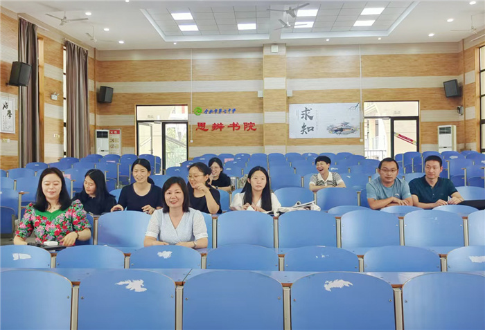 集体照片.jpg 集体照片.jpg