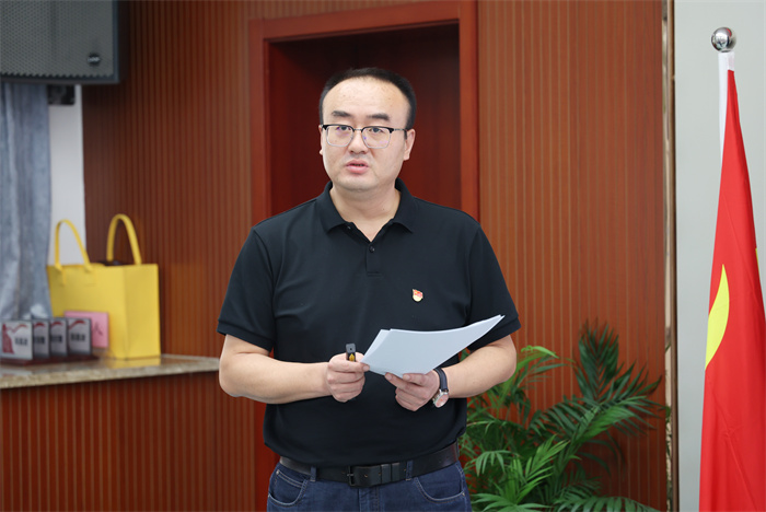 合肥七中党委开展2024年第八次中心组理论学习(图4) 合肥七中党委开展2024年第八次中心组理论学习(图4)