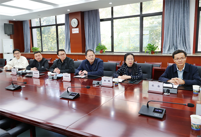 安徽金寨技师学院一行莅临合肥七中考察交流(图6) 安徽金寨技师学院一行莅临合肥七中考察交流(图6)