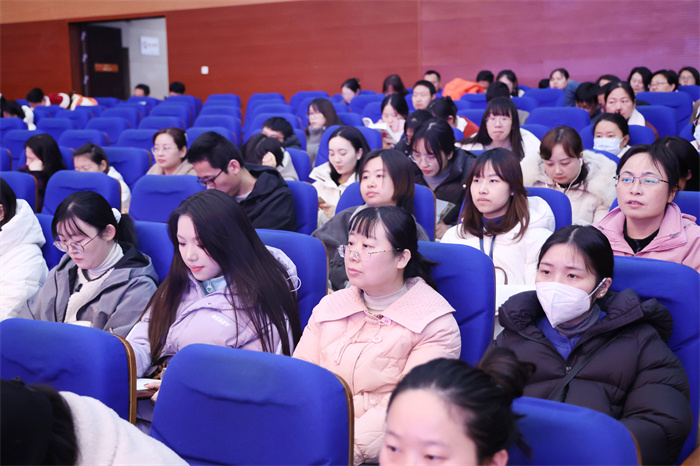 合肥七中召开2024-2025学年第一学期第二次全体教职工大会(图2) 合肥七中召开2024-2025学年第一学期第二次全体教职工大会(图2)