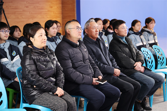 合肥七中举行2024-2025学期第二学期第三次升旗仪式暨行为习惯养成教育月启动仪式(图5)