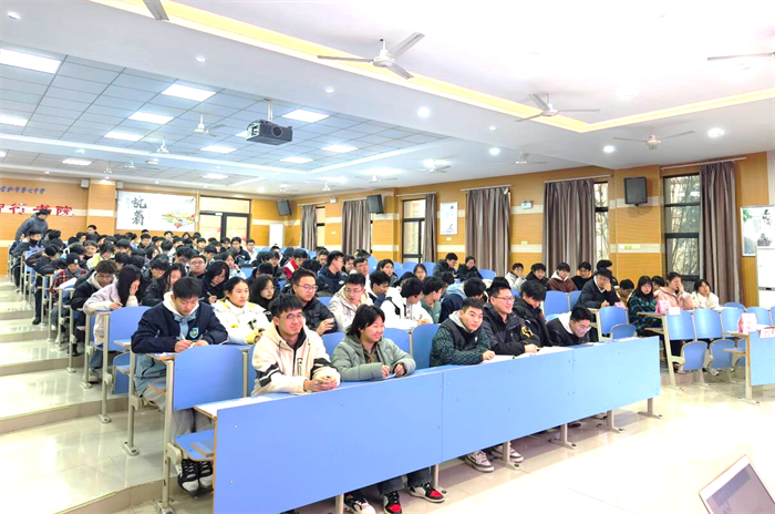 高三学生自主管理会议2.png