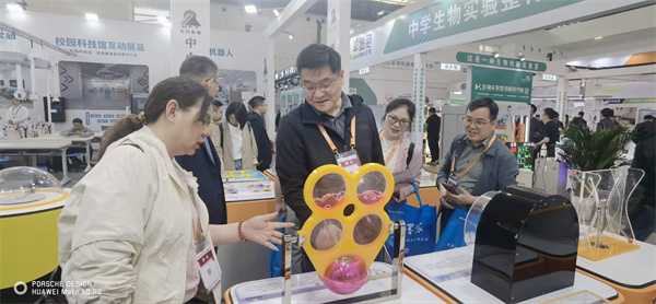 合肥七中参加第 85 届教育装备展探索教学新路径(图2) 合肥七中参加第 85 届教育装备展探索教学新路径(图2)