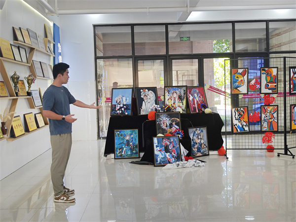 参观1.jpg 参观1.jpg