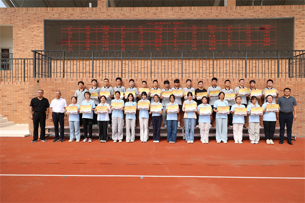 国旗下,暖流涌动!合肥七中隆重表彰身边榜样(图9) 国旗下,暖流涌动!合肥七中隆重表彰身边榜样(图9)