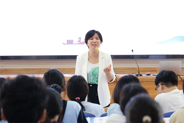 朱晓丽老师.jpg 朱晓丽老师.jpg