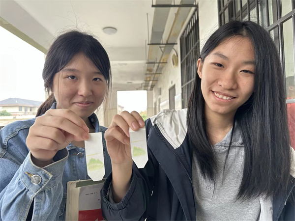 色素提取分离结果展示.png 色素提取分离结果展示.png