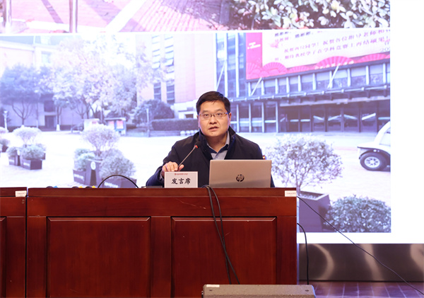 合肥七中召开2025-2026学年度第一学期期中全体教职工大会(图4) 合肥七中召开2025-2026学年度第一学期期中全体教职工大会(图4)